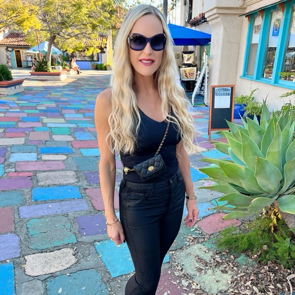 Vici Tops - NEW VICI Charlee Black V-neck Snap Close Minimalist Capsule Wardrobe Bodysuit S